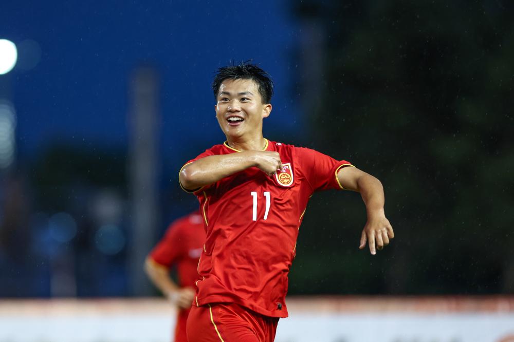 球迷：我们都在见证他的成长